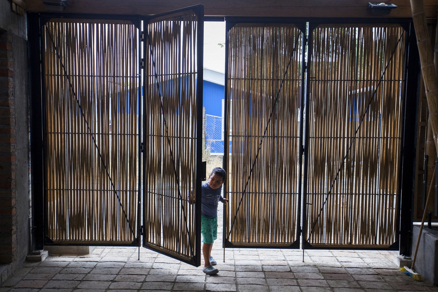 Photograph of a child entering a dwelling in Ecuador. Location is marked as the Cultural Center. Courtesy of ArchDaily and Photographer Santiago Oviedo.