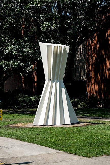 Jan Zach sculpture is newest public art on UO campus ...