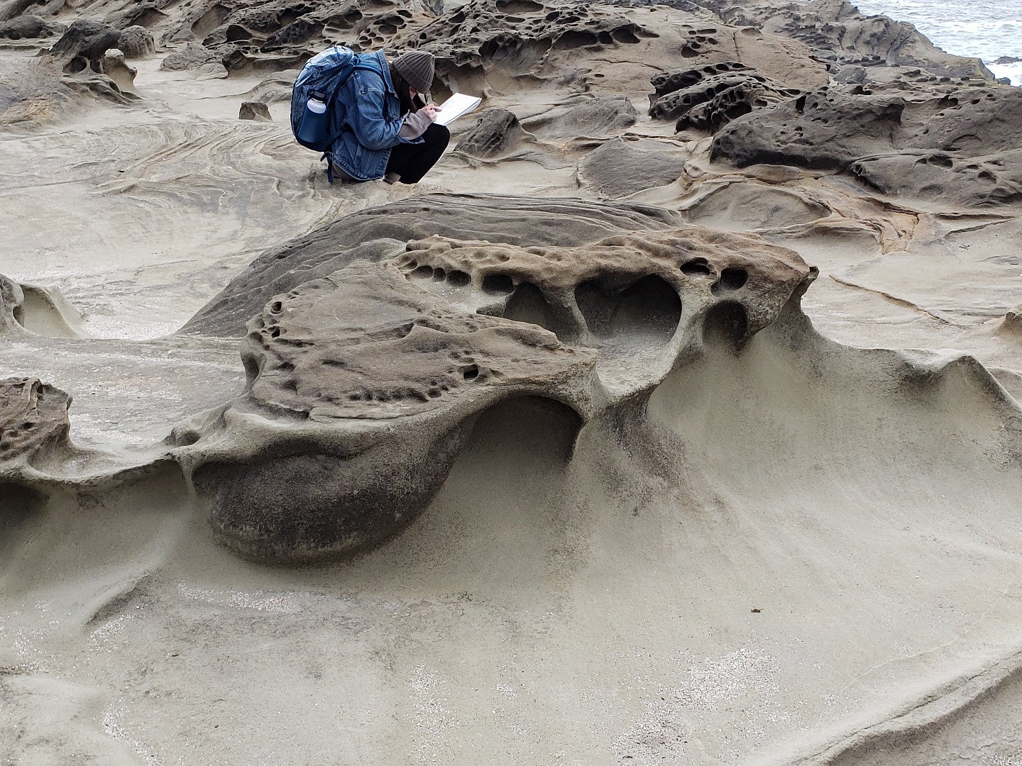 A student studies natural shapes during Earl Mark's workshop on the Oregon coast.