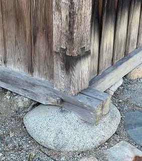 Photograph of the exterior of a Ryokan. 