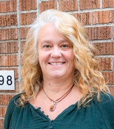 Portrait of Tami Hill